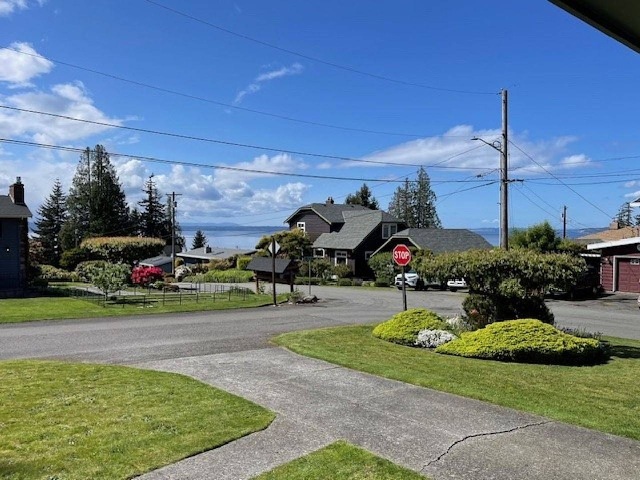 956 Spruce St - Photo 6 of 32