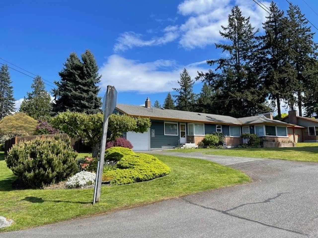 956 Spruce St - Photo 7 of 32