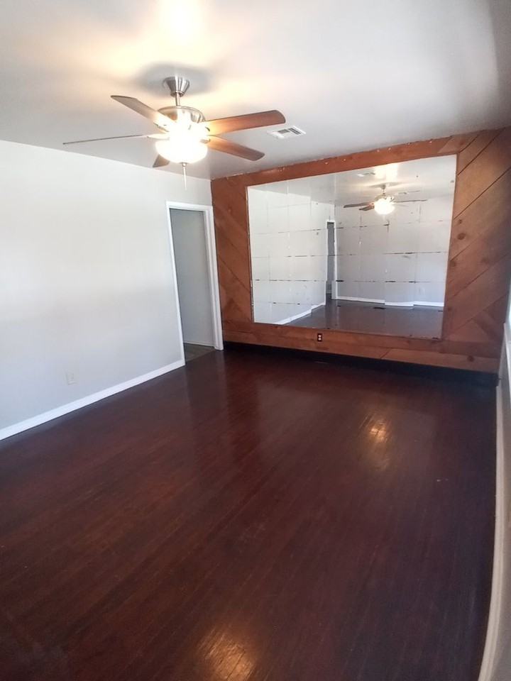 1817 Breckenridge Dr - Photo 3 of 23