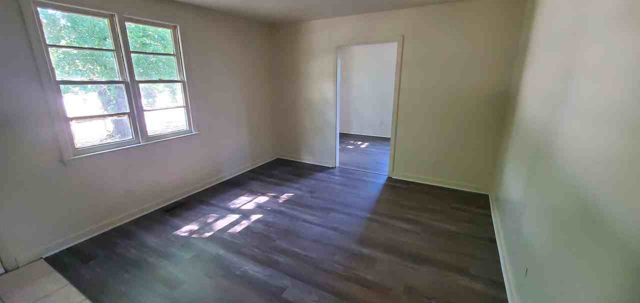1510 Woodmere Dr - Photo 2 of 9