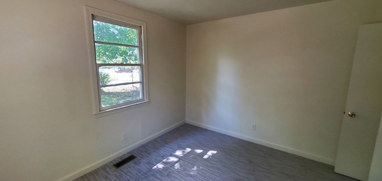 1510 Woodmere Dr - Photo 3 of 9