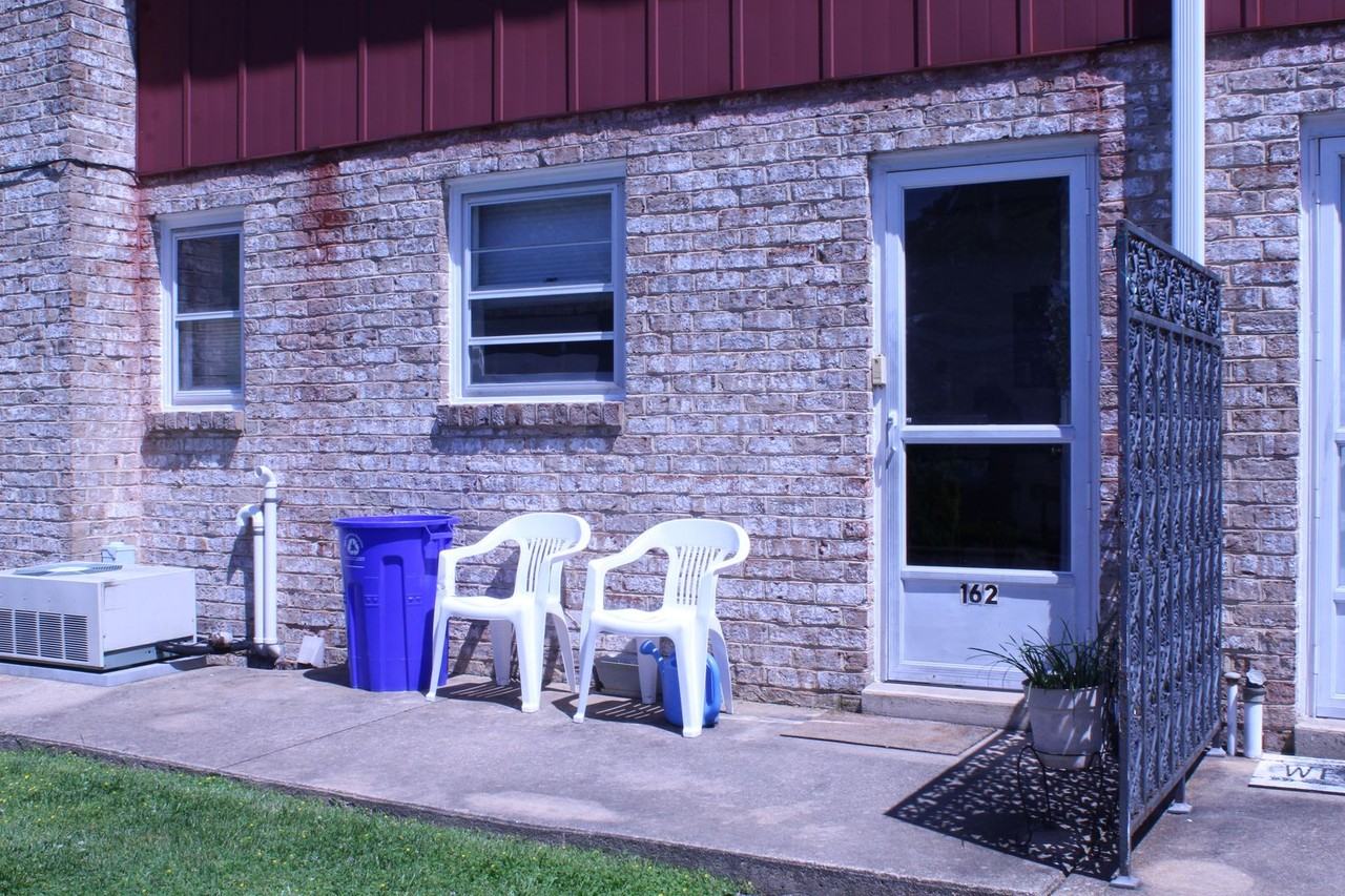 162 Oak Manor Dr - Photo 2 of 8