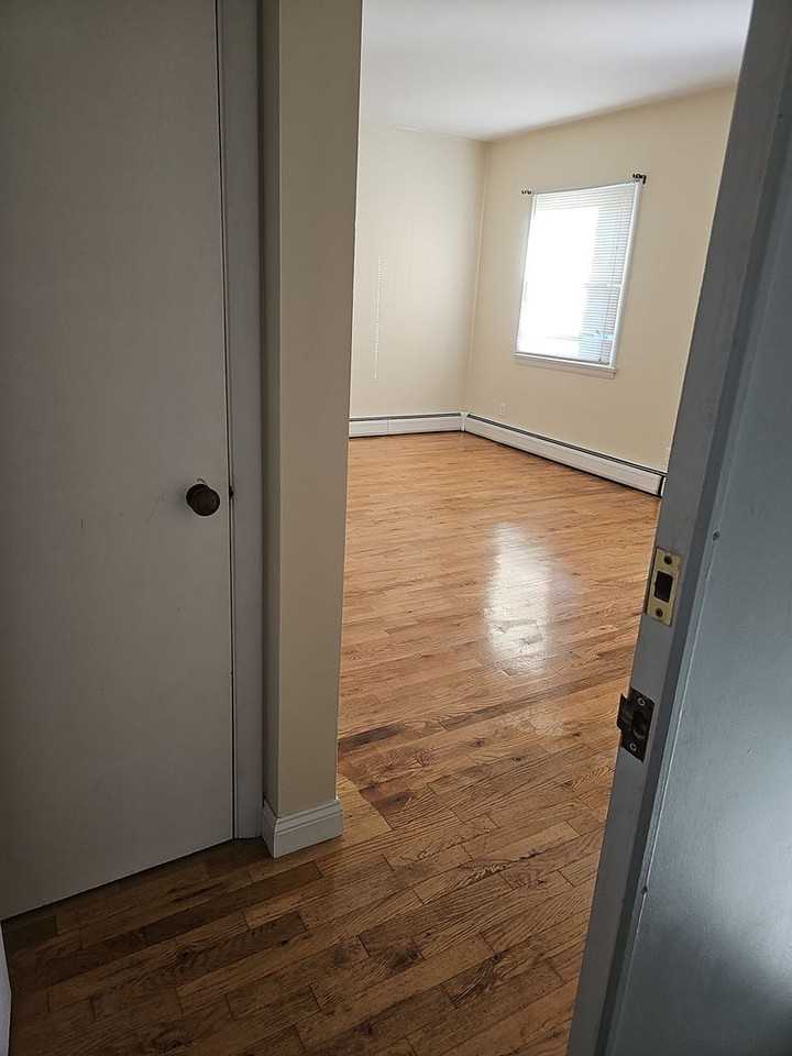 Brick Row Commons - Photo 2 of 25