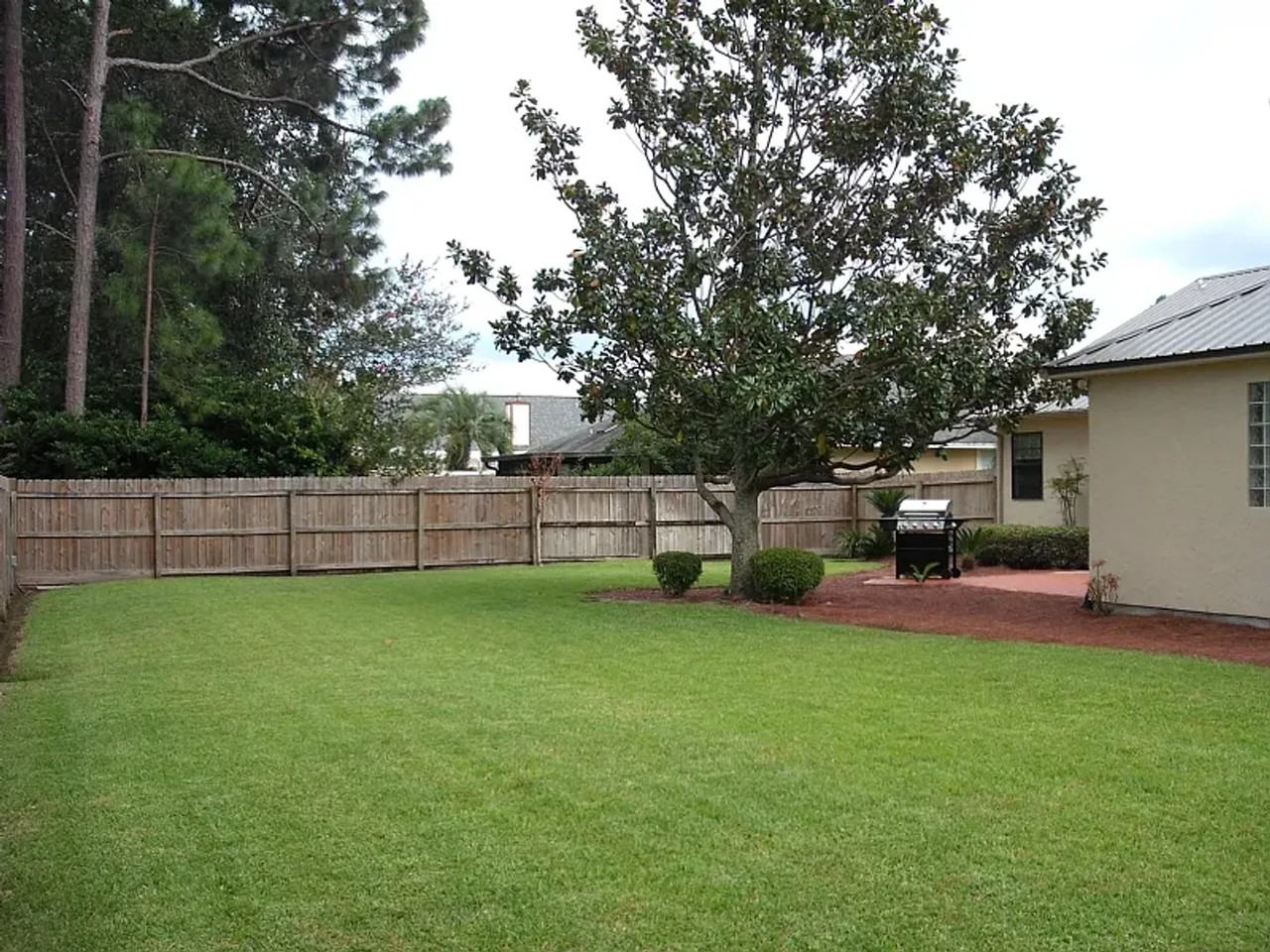 604 Mallory Dr - Photo 5 of 34