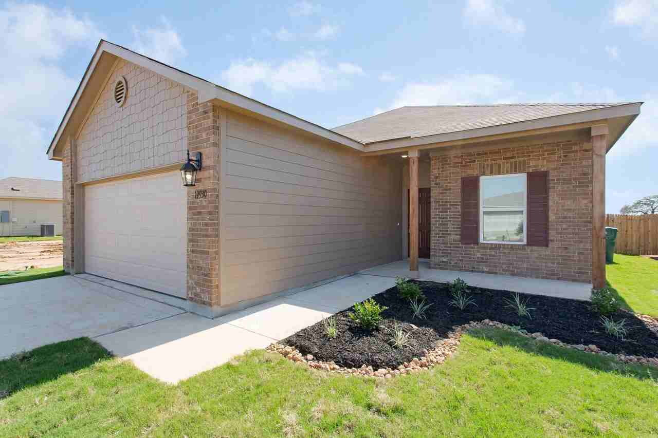 19930 Huckleberry St - Photo 3 of 31