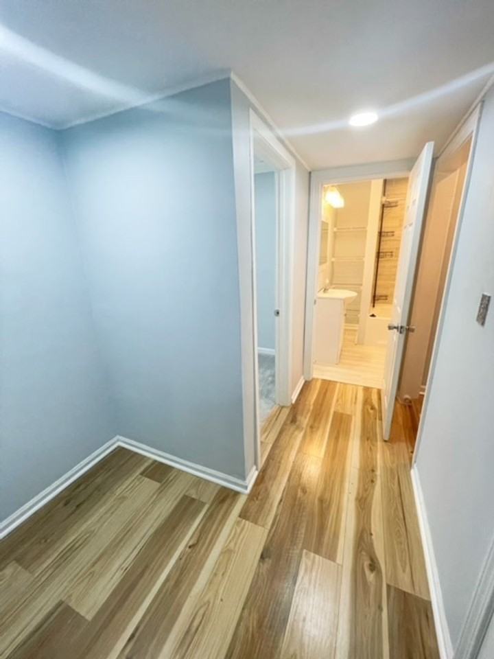 1529 Summit Ave - Photo 7 of 13