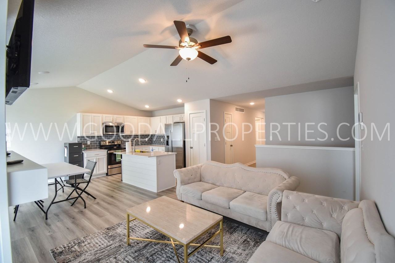 18203 Alpine Dr - Photo 2 of 28