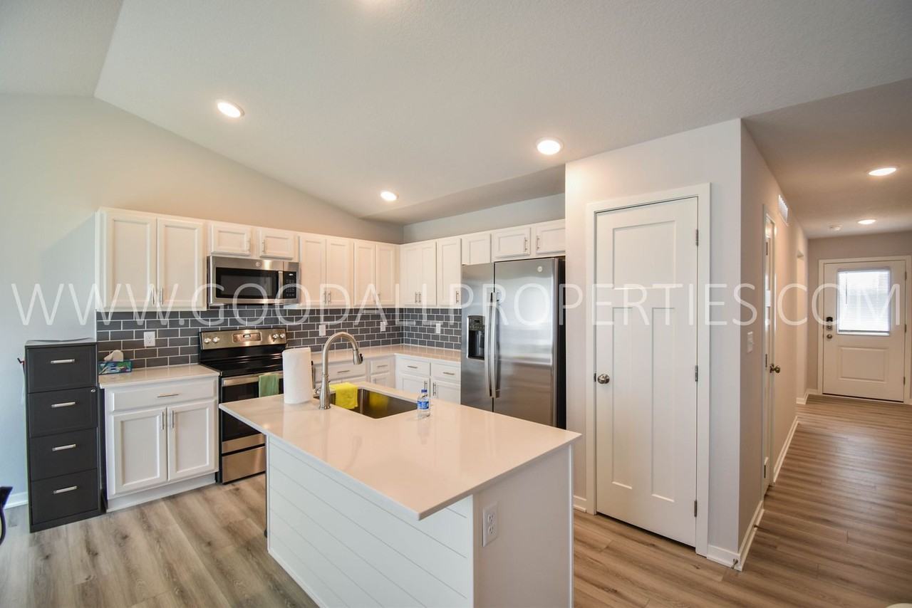 18203 Alpine Dr - Photo 5 of 28