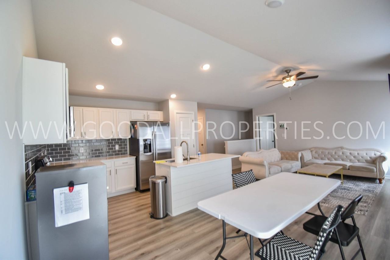 18203 Alpine Dr - Photo 7 of 28