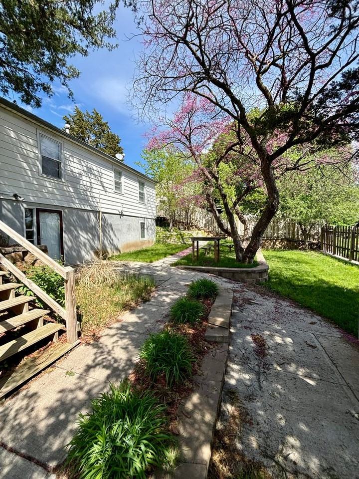 2904 Davis Ave - Photo 3 of 14