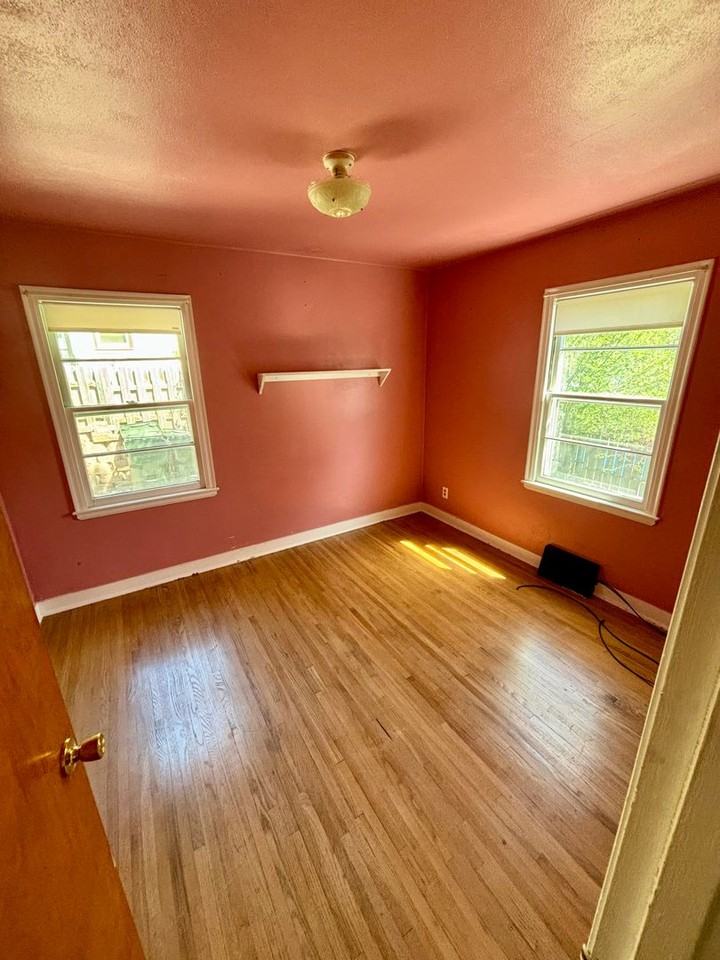 2904 Davis Ave - Photo 5 of 14