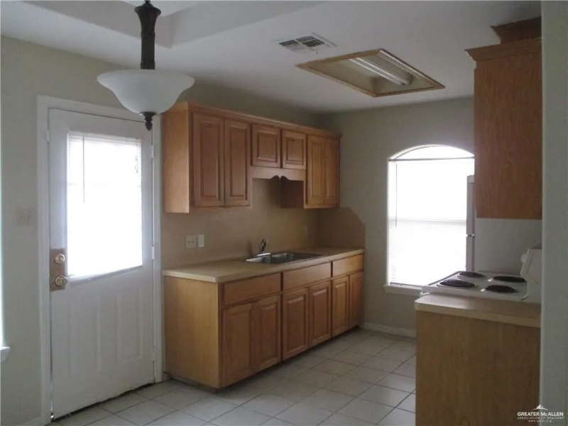 808 Bronze Drive #B - Photo 2 of 10