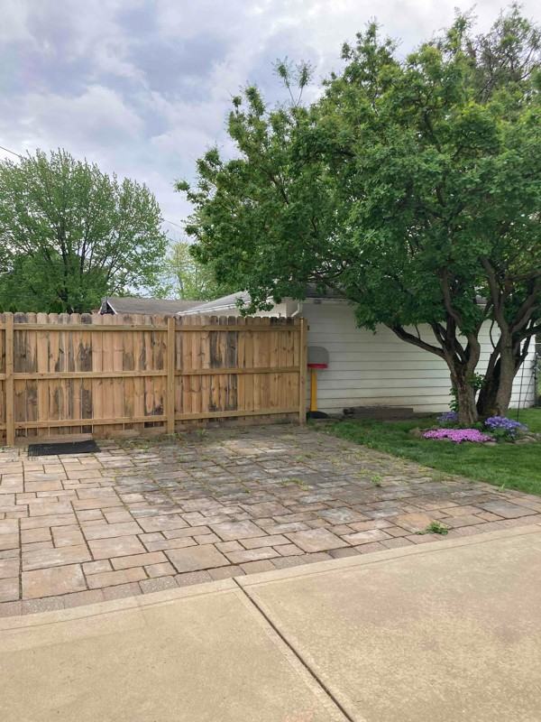 19609 Parkmount Ave - Photo 2 of 36