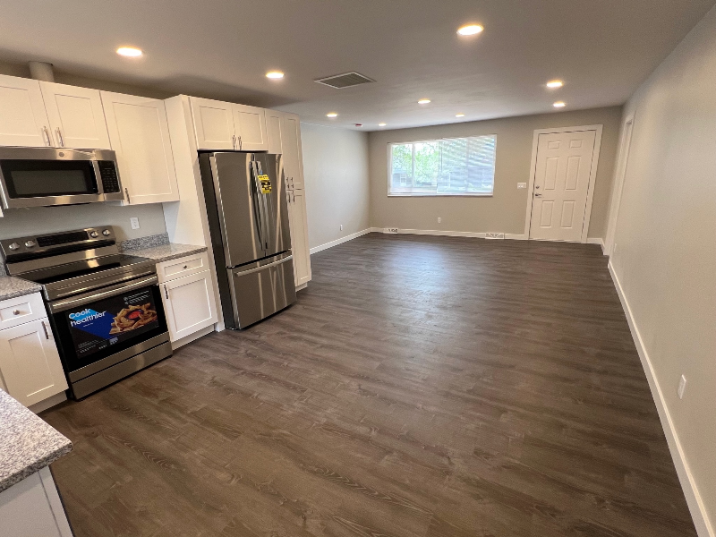 425 S Oak St - Photo 3 of 18