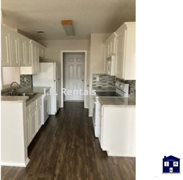 4306 Lori Dr - Photo 5 of 11