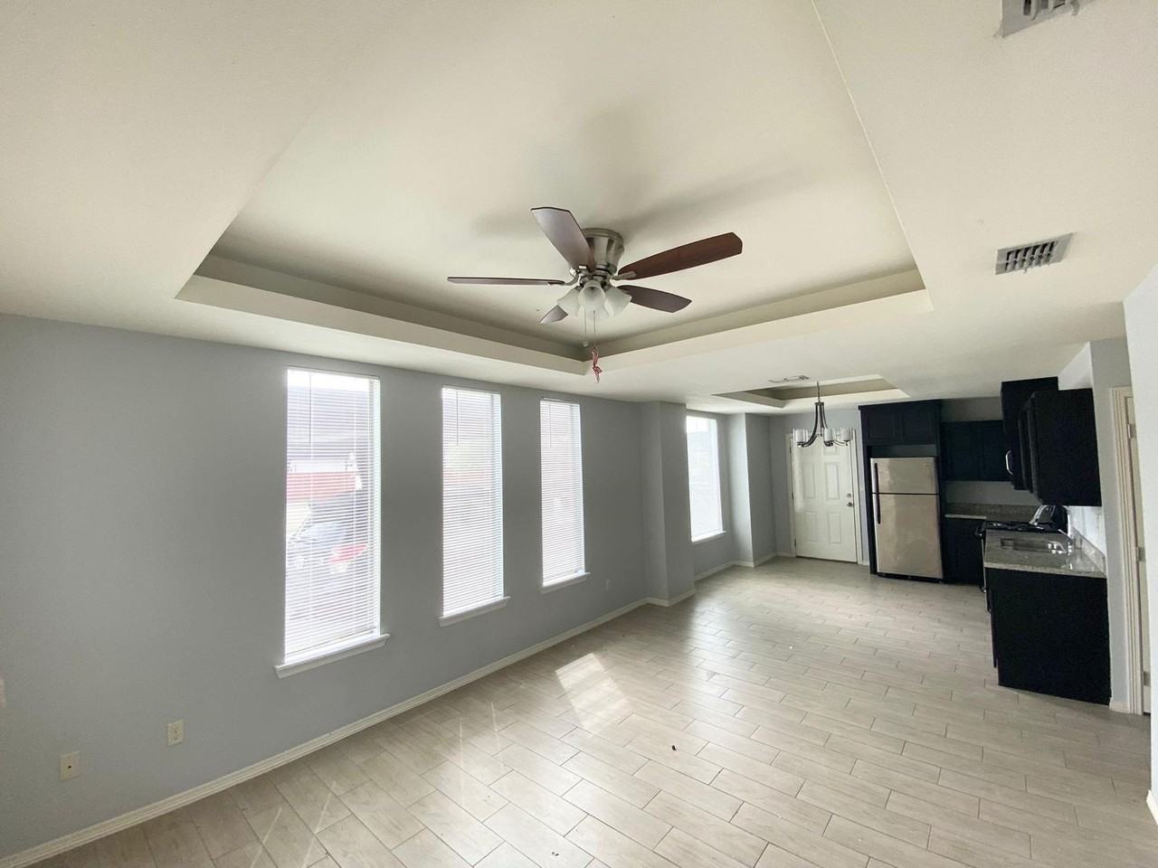 1227 1227 White Oaks Dr #1 - Photo 2 of 10