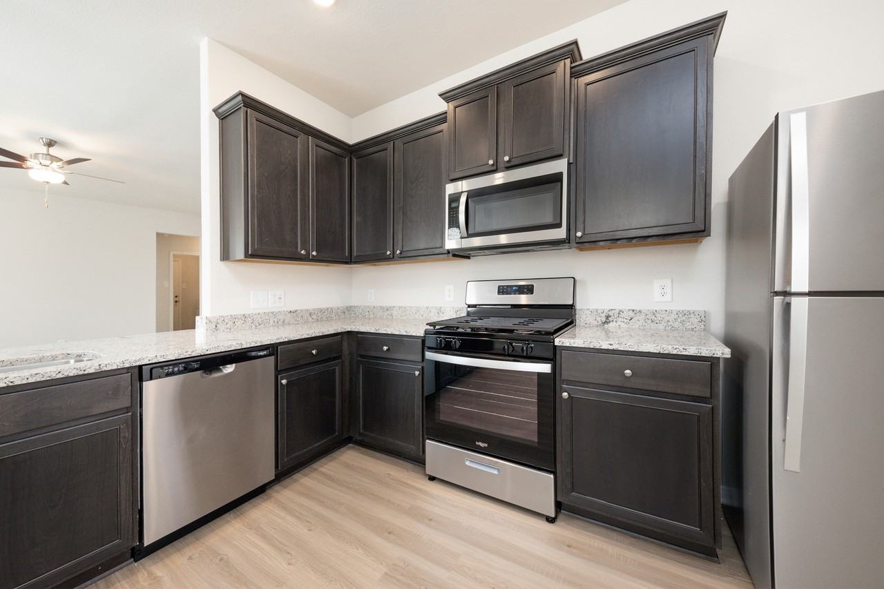 15442 Maple Terrace Dr - Photo 2 of 16