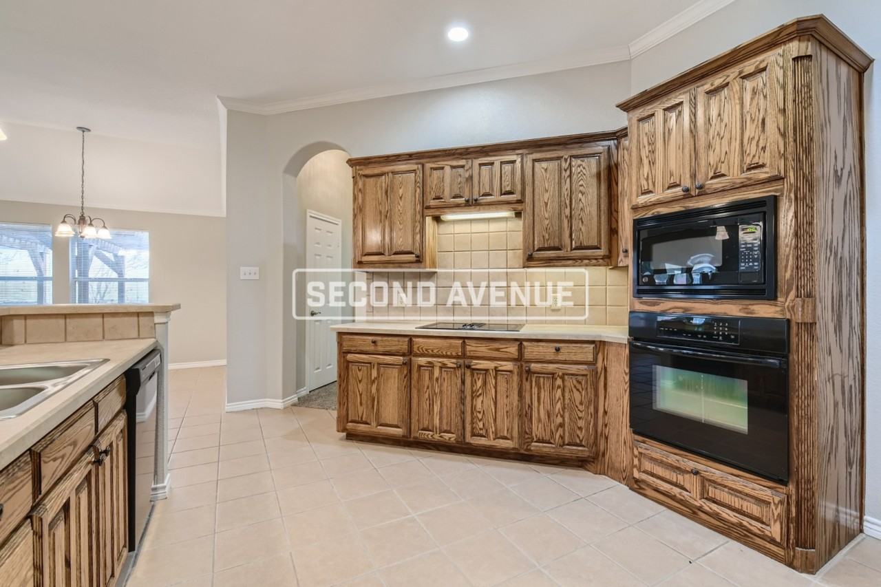 302 Charlie Way - Photo 6 of 35