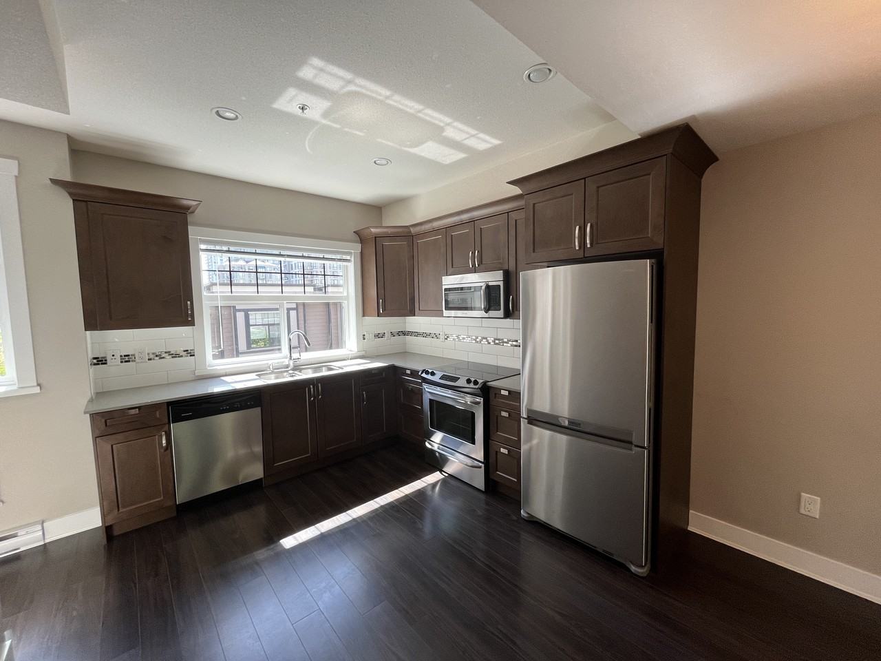 828 Royal Ave #101 - Photo 2 of 12