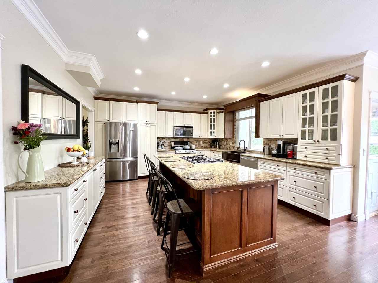 20683 66A Avenue - Photo 4 of 24