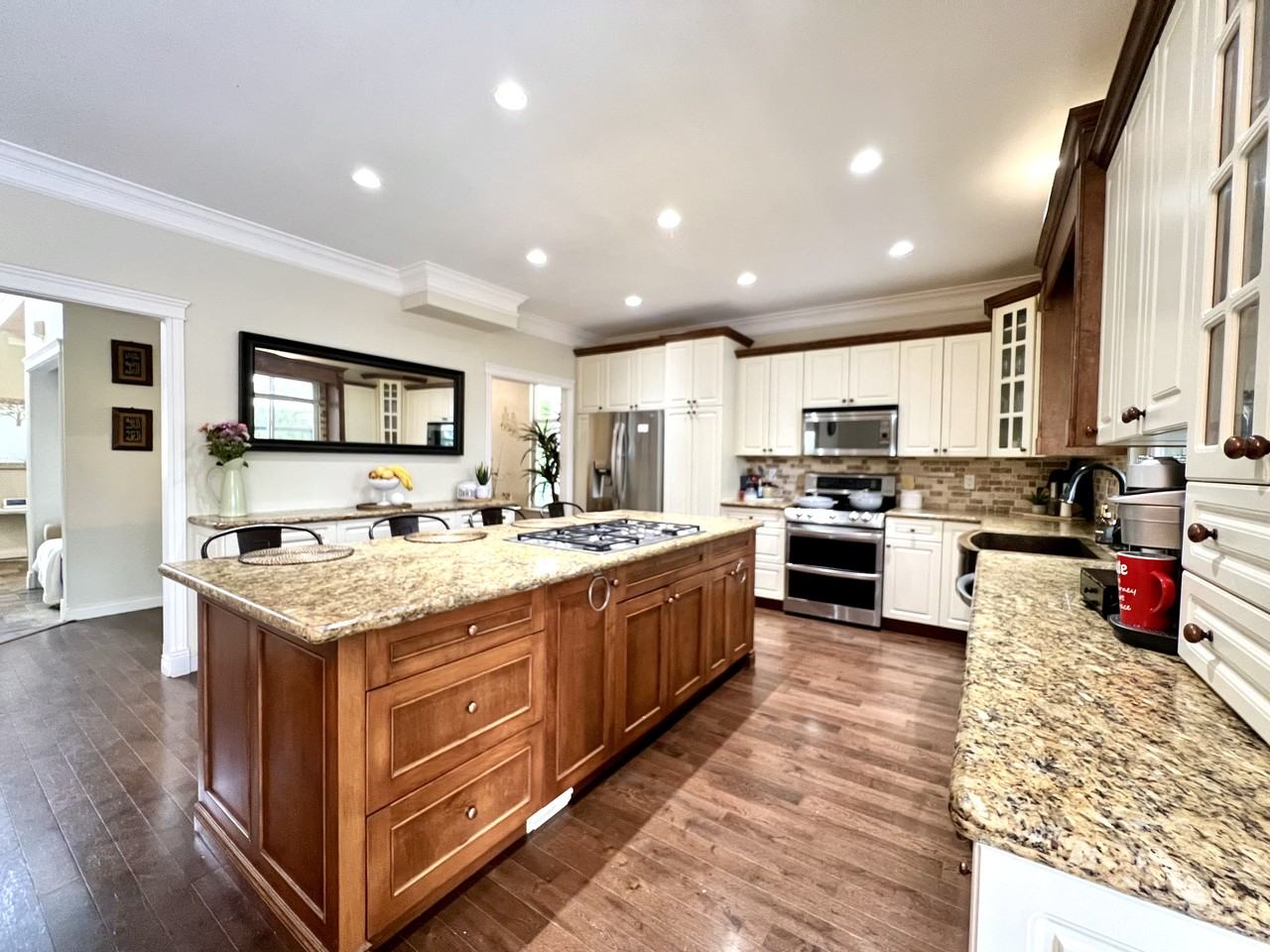 20683 66A Avenue - Photo 6 of 24