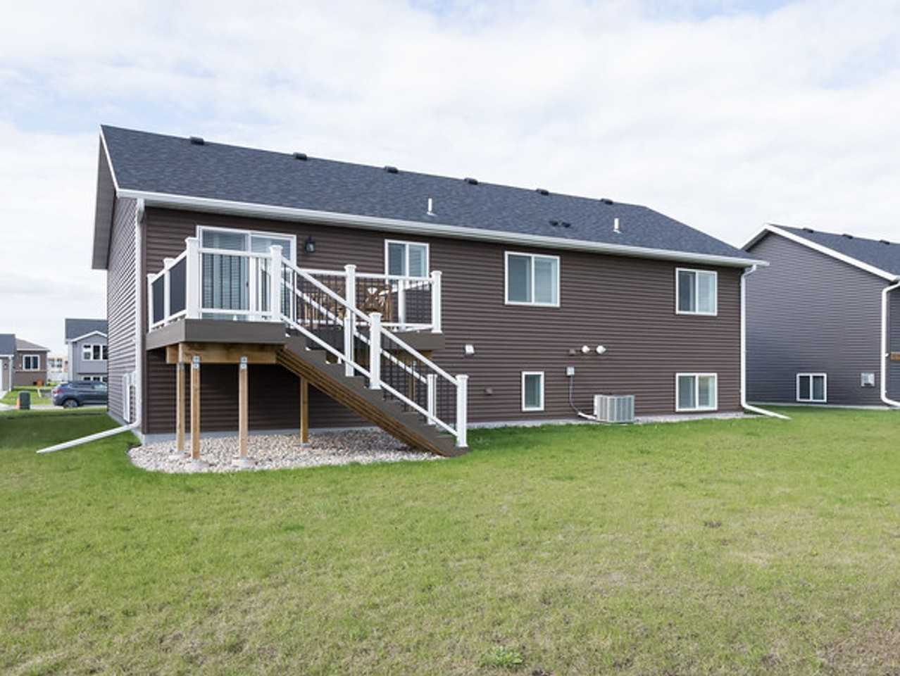 3291 45th Ave S - Photo 3 of 31