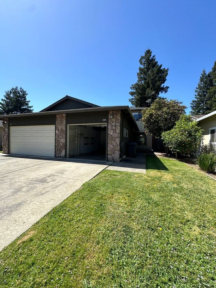 2 bedroom duplex in Redwood City Apartments 220/222 Wheeler Avenue