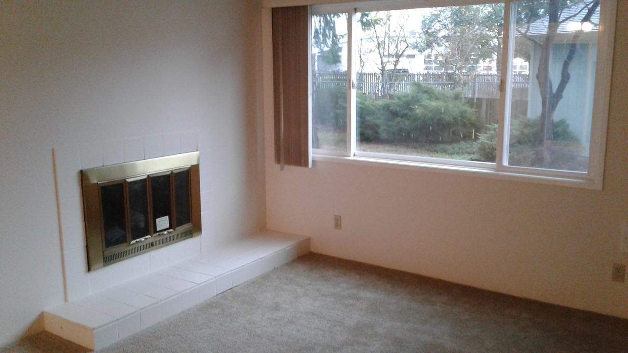 344-03 - Photo 2 of 10