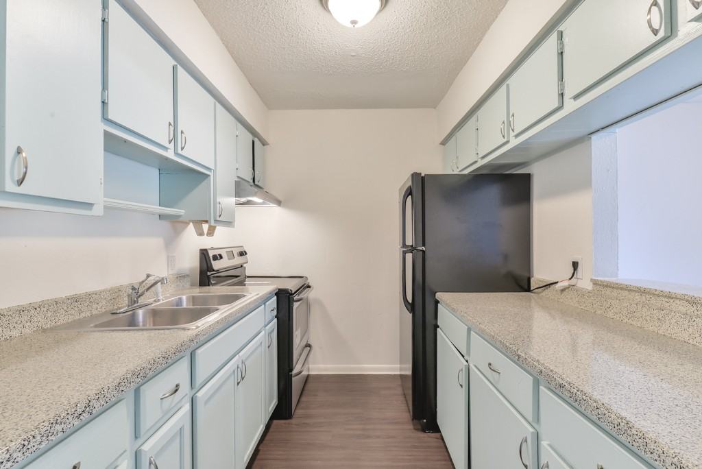 210 E Kiber St - Photo 4 of 11