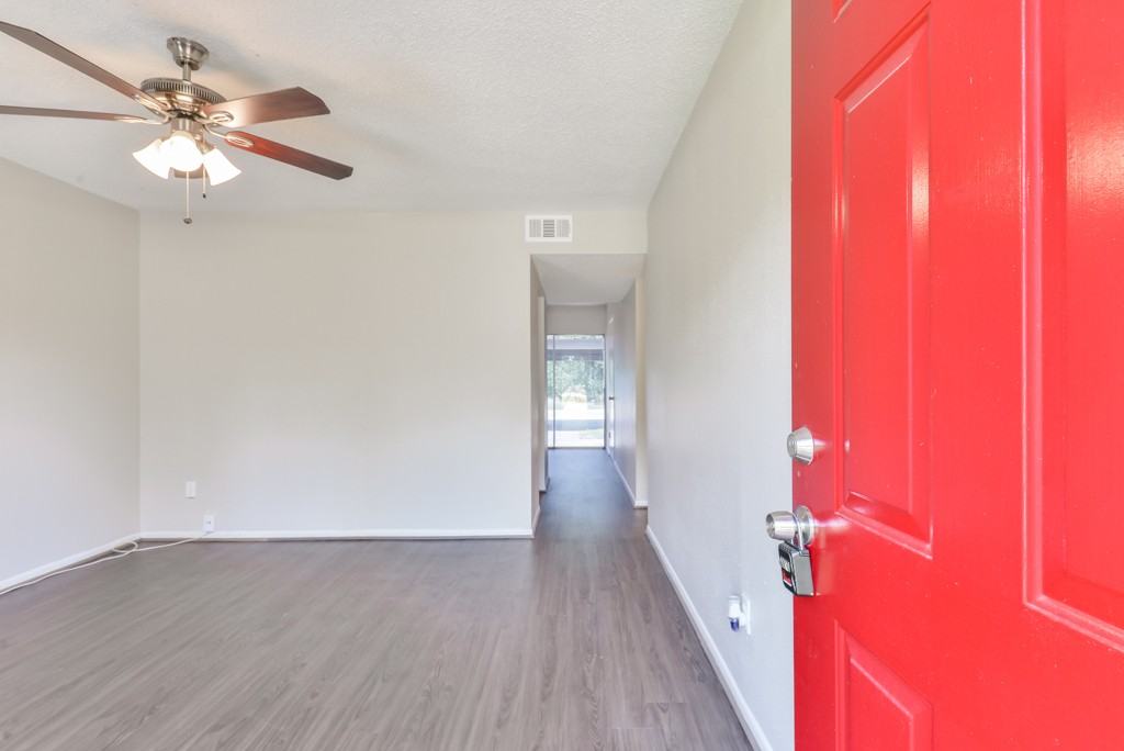 210 E Kiber St - Photo 5 of 11