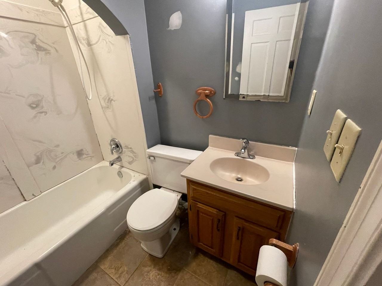 188 E Beechwold Blvd - Photo 5 of 13