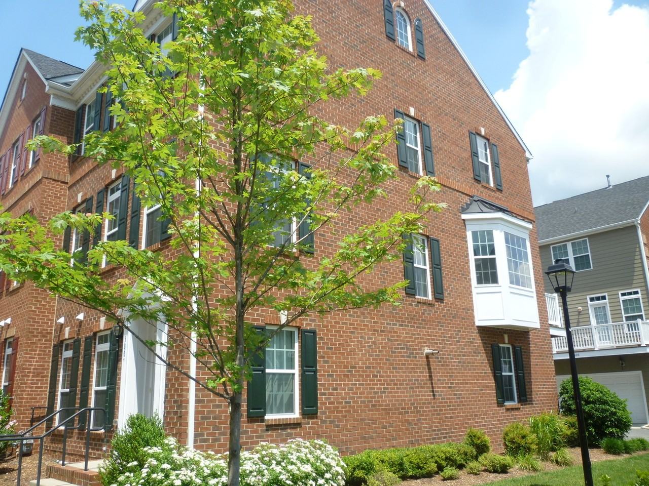 3807 Fish Pond Ln - Photo 2 of 16