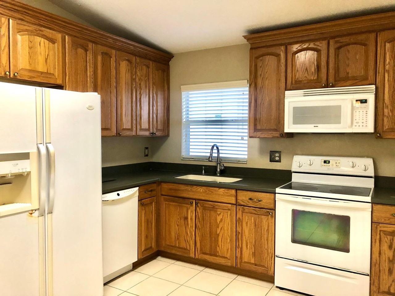 1063 Sugarberry Trl - Photo 4 of 21