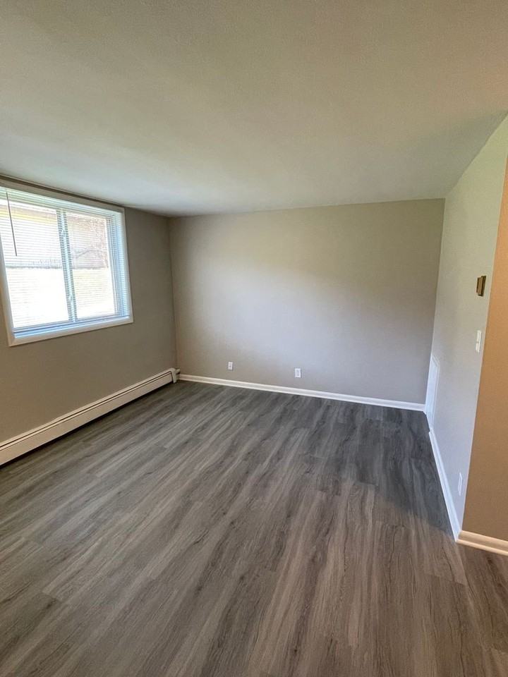 1807 E 3rd St #4 - Photo 3 of 15