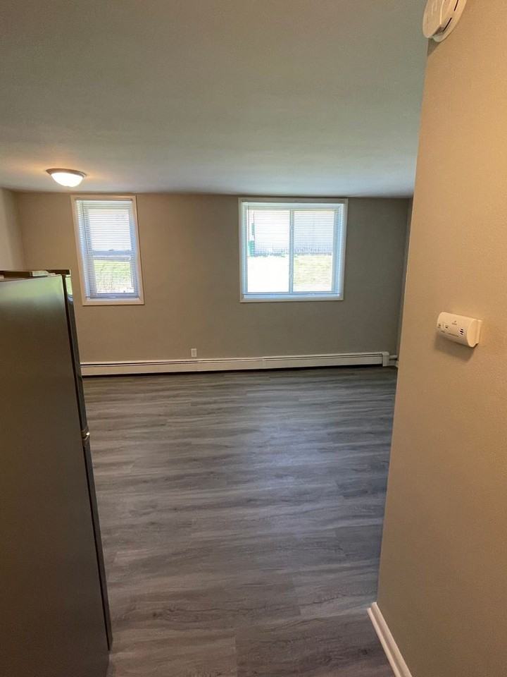 1807 E 3rd St #4 - Photo 4 of 15