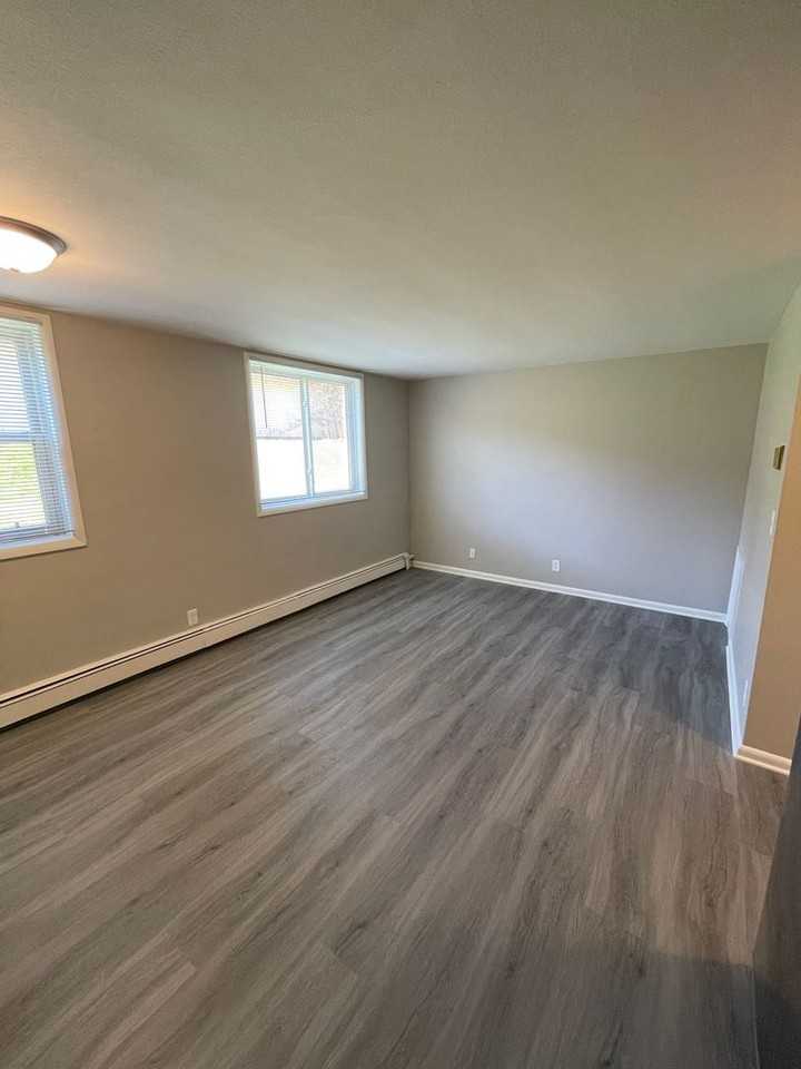 1807 E 3rd St #4 - Photo 5 of 15
