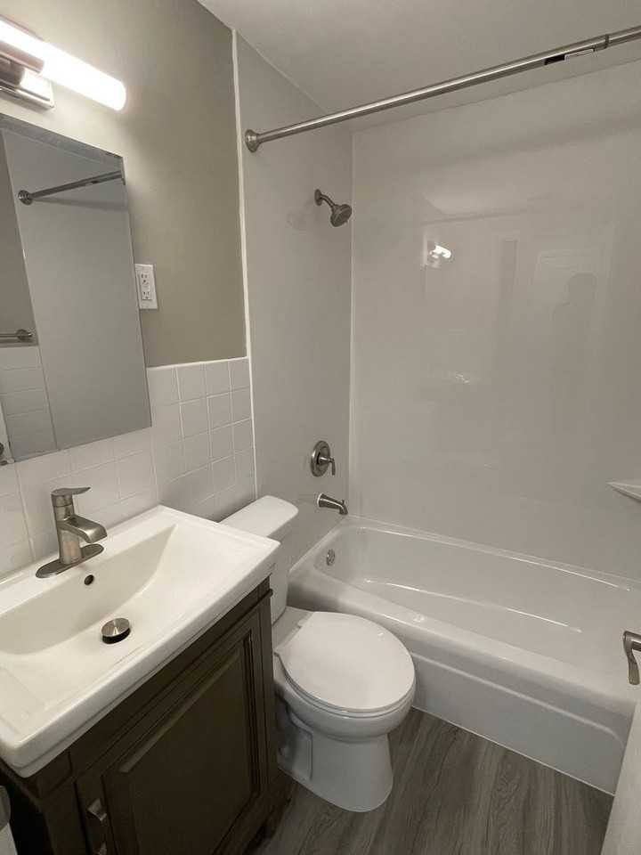 1807 E 3rd St #4 - Photo 7 of 15