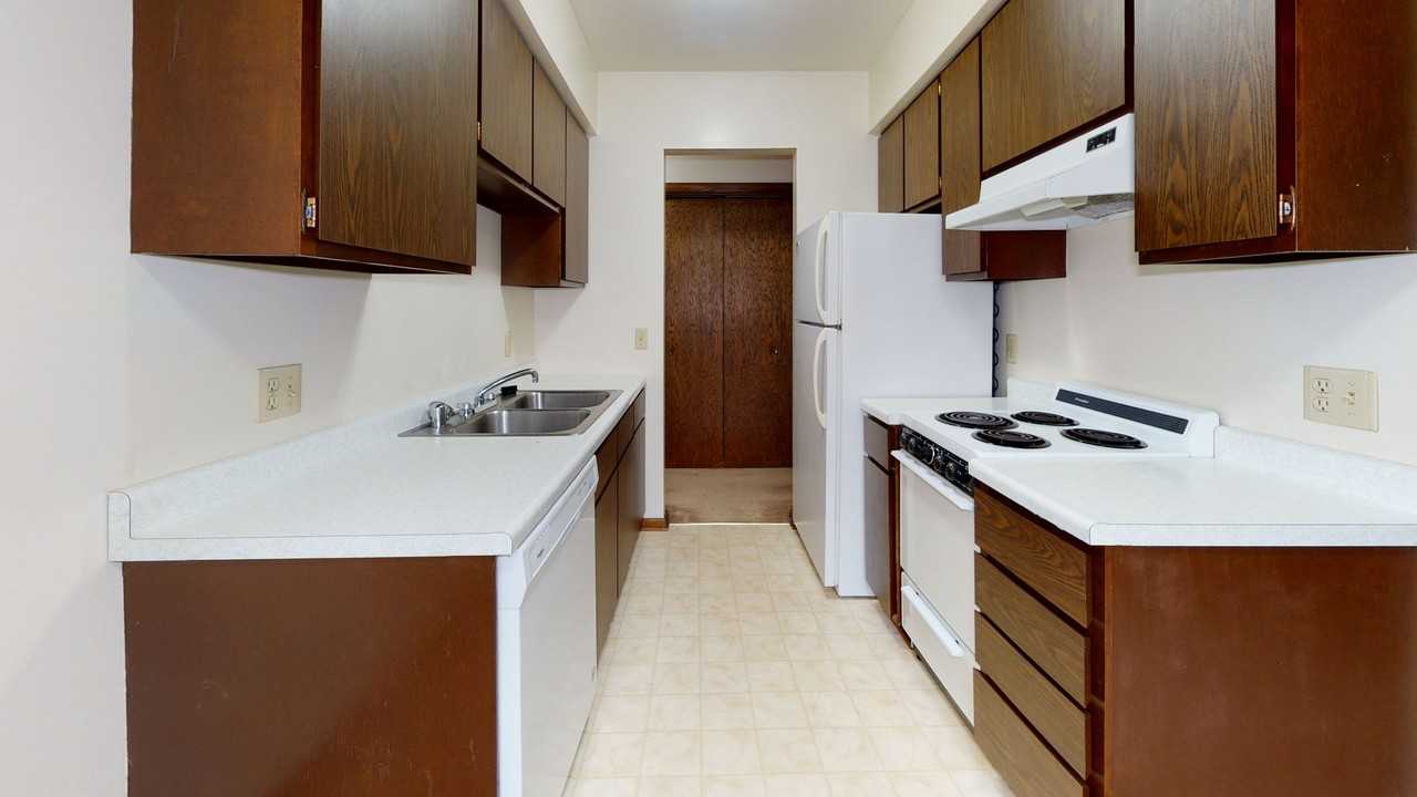 Cedar Arms Apartments - Photo 2 of 7