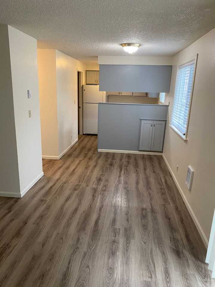 642 32nd Ave Se #5 - Photo 5 of 14