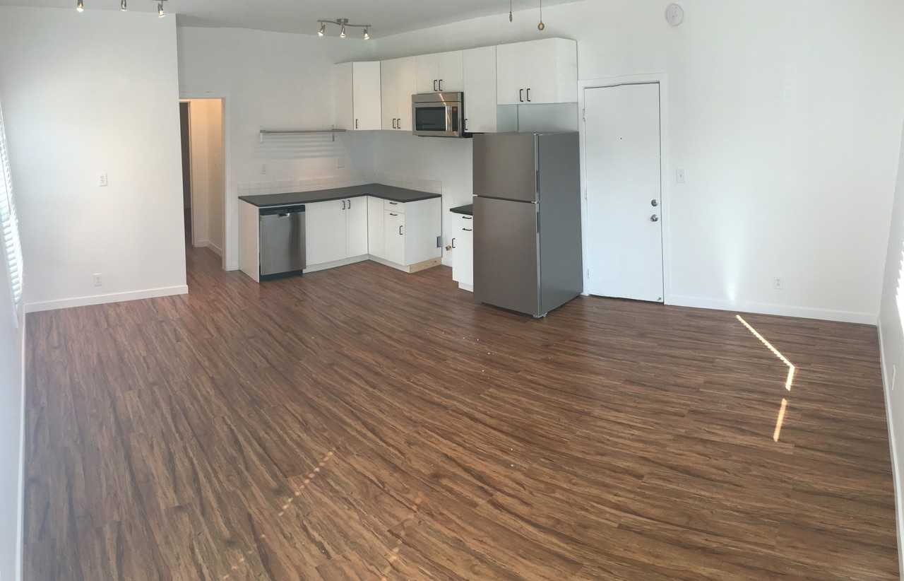Comfort and Convenience in Lincoln Heights at 2431 Sichel Street - Photo 2 of 14