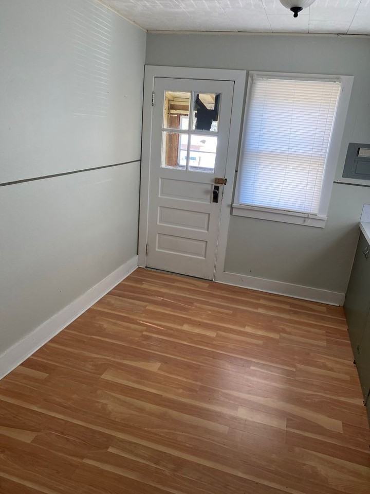 606 North Prairie Avenue - Photo 7 of 9