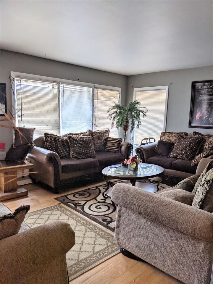 8311 W Brentwood Ave - Photo 2 of 11