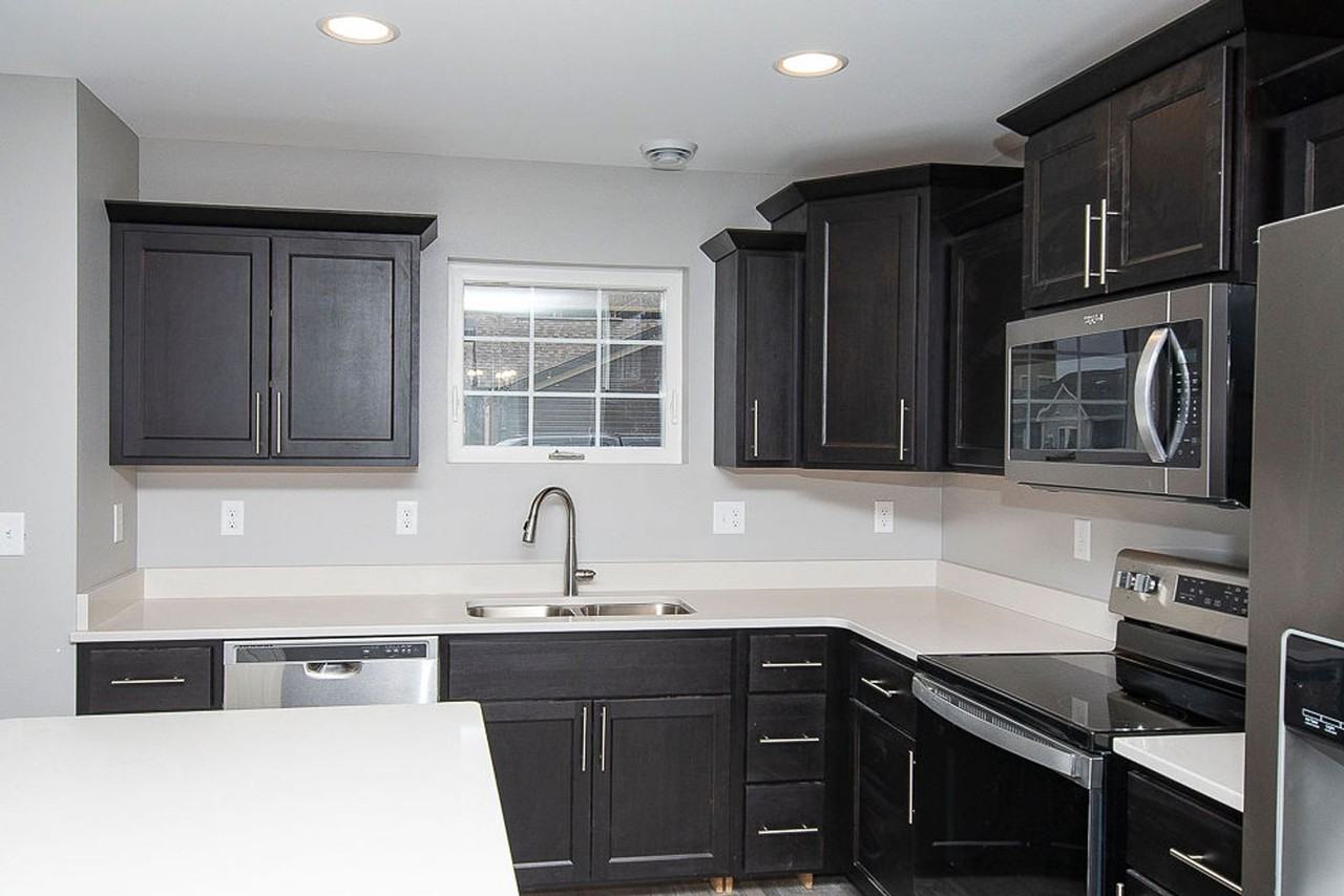 121 Sleeper Way - Photo 4 of 17