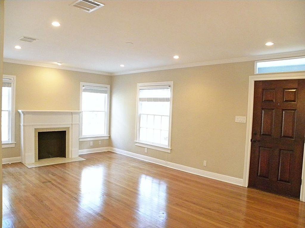 2106 Robinhood Trl - Photo 3 of 23