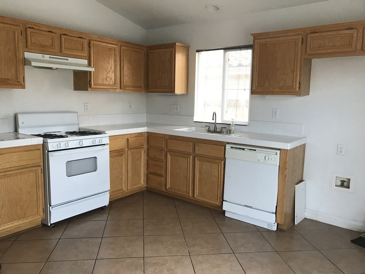 14651 Queen Valley Rd - Photo 3 of 11