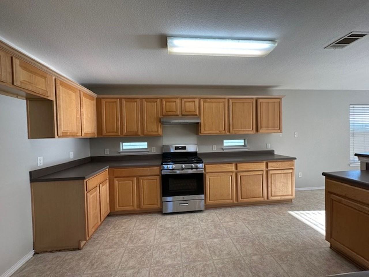 5157 Hartson - Photo 7 of 37