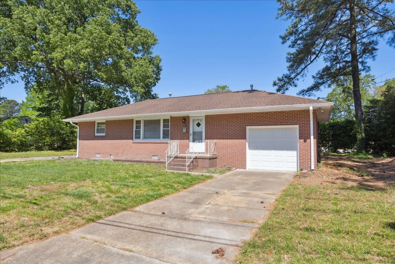 141 Albany Dr - Photo 3 of 22