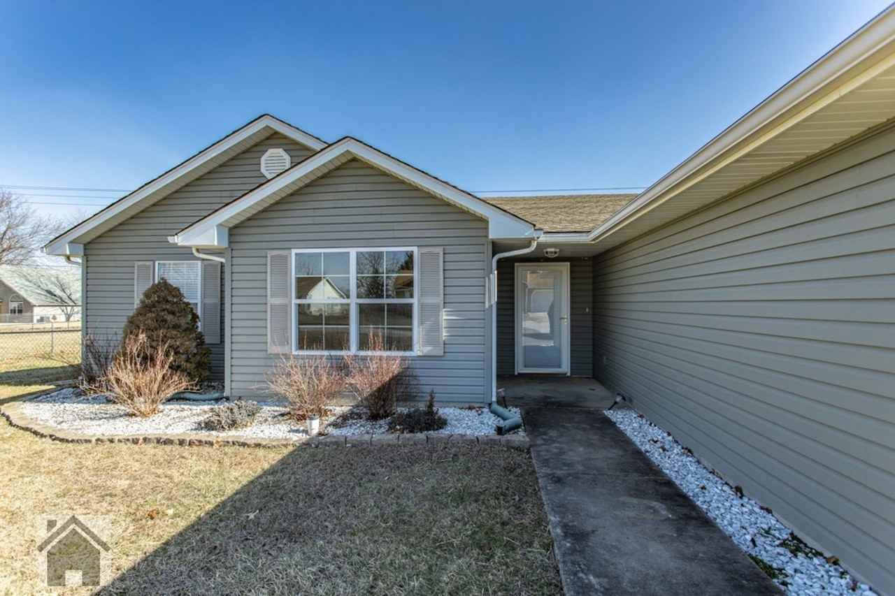 105 Shara Dr - Photo 2 of 46