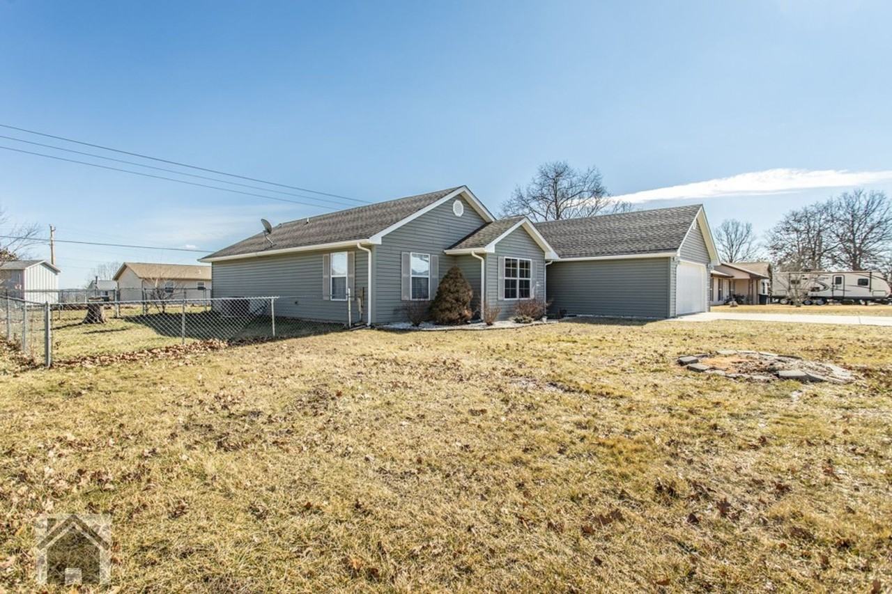 105 Shara Dr - Photo 3 of 46