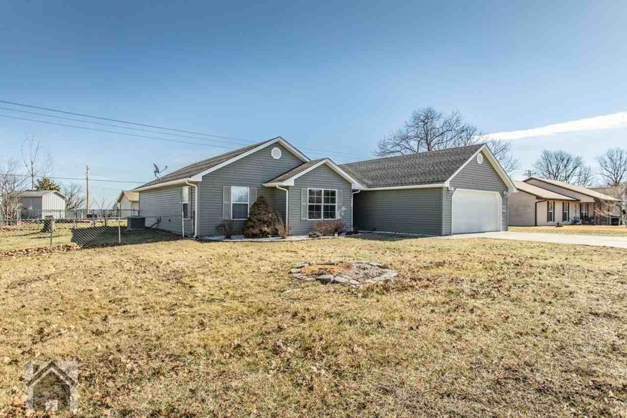 105 Shara Dr - Photo 4 of 46